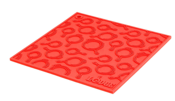LODGE SQUARE SILICONE TRIVET SKILLET PATTERN 7&quot; RED
